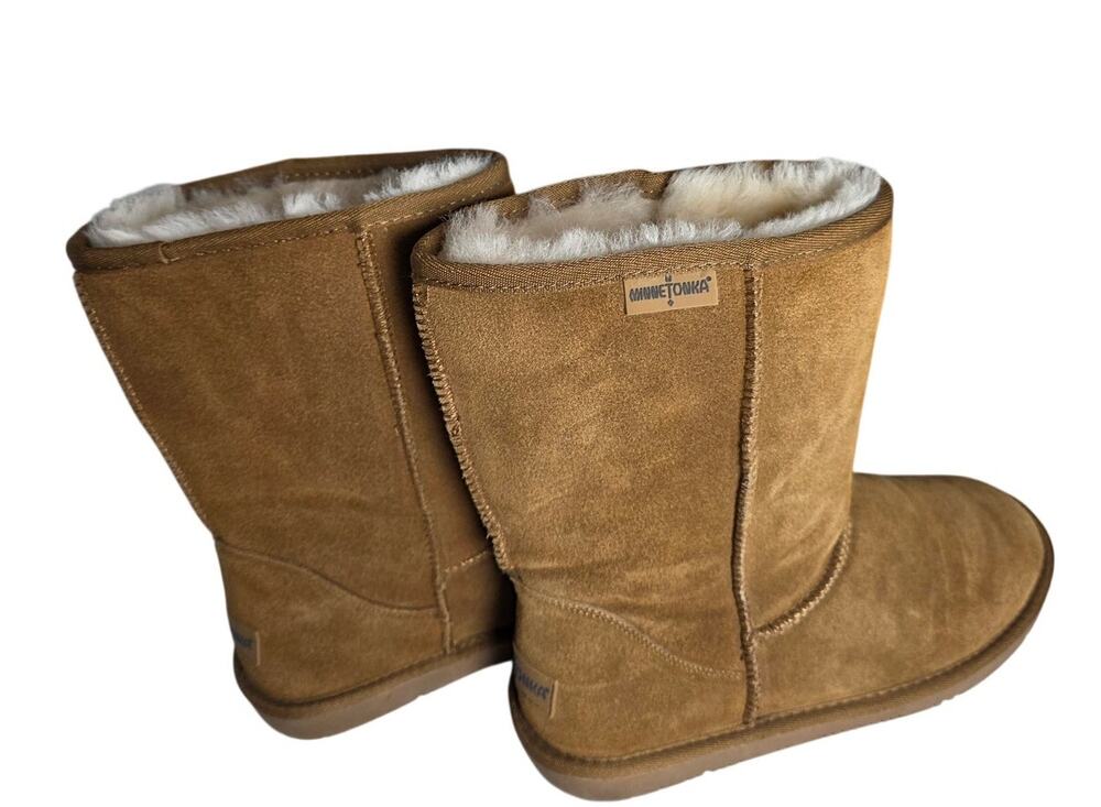 Minnetonka Womens 10 Sheepskin Boots Suede Winter Fur Lined Chestnut Pull On